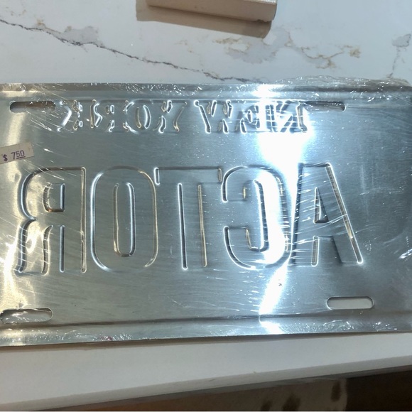 NWT actor New York license plate in plastic - Picture 2 of 2